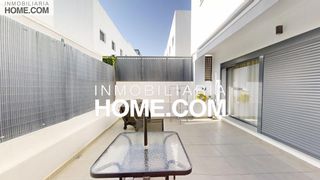 Casa adossada  Calle santa magdalena. Exclusivo adosado de obra nueva con sótano, jardín y solárium en