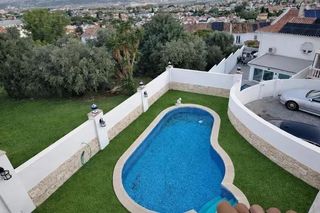 Doppelhaus in Manantiales - Lagar - Cortijo. Chalet pareado de esquina con piscina, 7 dormitorios y posibilid
