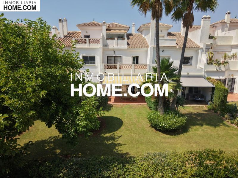 Foto 0ebb4677-bbf6-4bc6-ac86-f526ba4408e4. Casa adossada amb aparcament piscina a Buenavista-Lauro Golf Alhaurín de la Torre