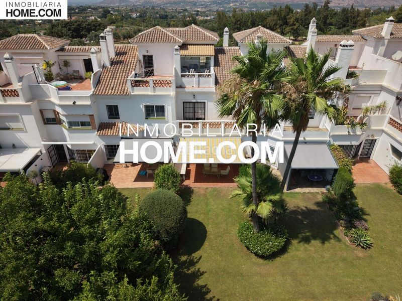 Foto 28359533-8081-49cd-8563-3e6f4e78e3ea. Casa adossada amb aparcament piscina a Buenavista-Lauro Golf Alhaurín de la Torre