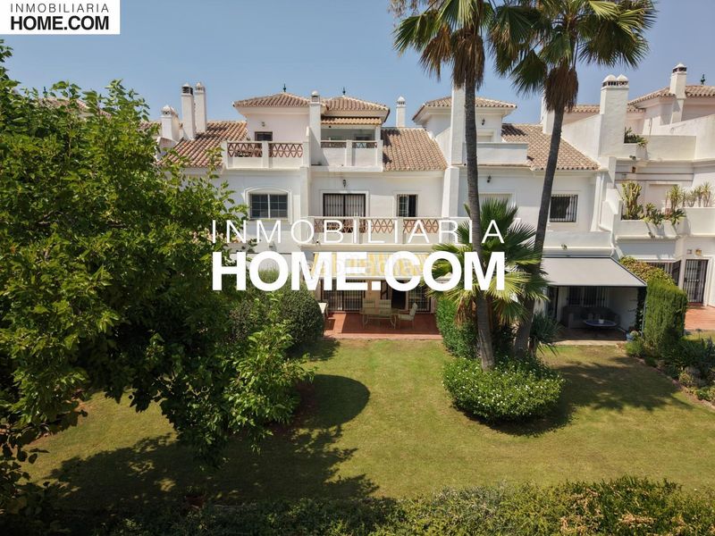 Foto cd1b1171-dd69-4f44-9d1e-835a655d737d. Casa adossada amb aparcament piscina a Buenavista-Lauro Golf Alhaurín de la Torre