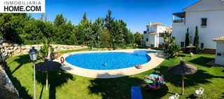 Casa adossada  Avenida general caffarena. Adosado en lauro golf con piscina, pádel, golf, 4 terrazas y ori