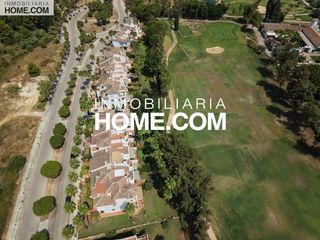 Casa adossada a Avenida Lauro Golf