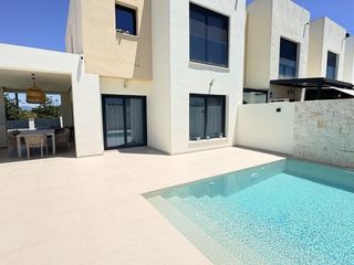 Casa aparellada a Pinos de Alhaurín