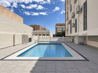 Lloguer Pis  Calle calle nuestra señora de las candelas. Piso de 4 dormitorios con garaje y piscina en los guindos  puert