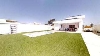 Chalet in Pinos de Alhaurín. Espectacular vivienda independiente con 4 dormitorios, piscina y