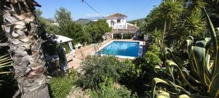 Country house in Riogordo. Chalet rustico en riogordo