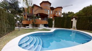 Casa aparellada a La Colina. Pareado en el pinar  con piscina propia