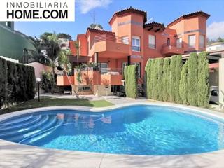 Casa aparellada a La Colina. Pareado en el pinar  con piscina propia