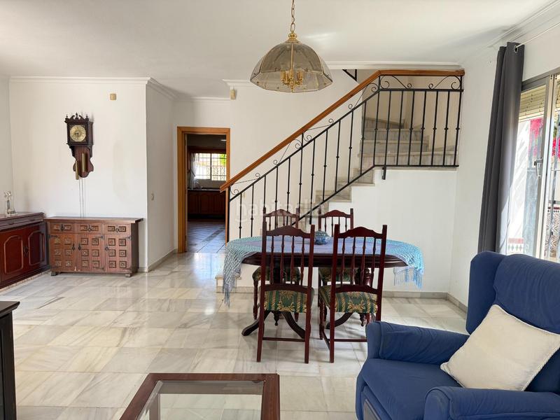 Foto 1d8354c8-b9b2-414d-bb61-9da299e1e692. Towny house with parking in Guadalmar Málaga