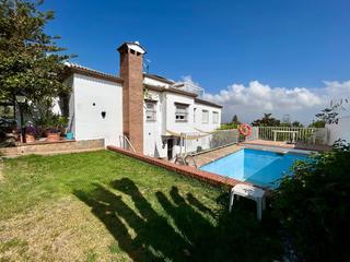 Chalet in Manantiales - Lagar - Cortijo. Descubra esta exclusiva y encantadora villa en alhaurín de la to