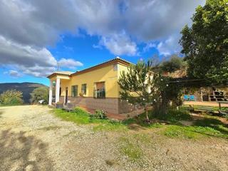 Casa a Casabermeja. Exclusiva casa de campo  naturaleza, confort y privacidad en un