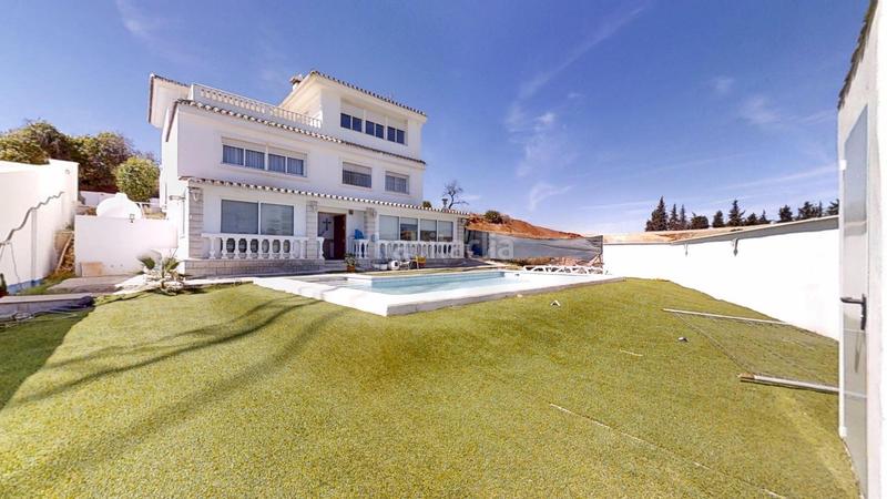 Foto 7ef621ed-f32f-434d-8435-15d57b1bb7fb. Xalet amb aparcament piscina a Capellanía - Retamar Alhaurín de la Torre