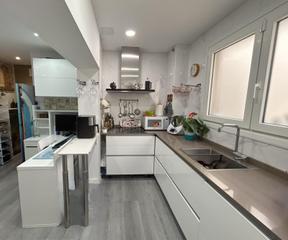 Appartement  Calle virgen del rocío. Piso reformado a estrenar junto al metro de carranque