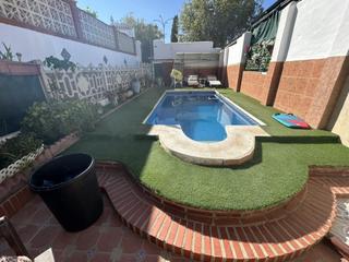 Doppelhaus  Avenida avenida de málaga. Espectacular pareado de ensueño con piscina en zona prime de alh