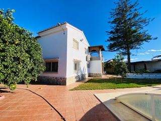 Chalet à El Romeral-Peñón de Zapata. Gran vivienda urbana con parcela de 3.200 m