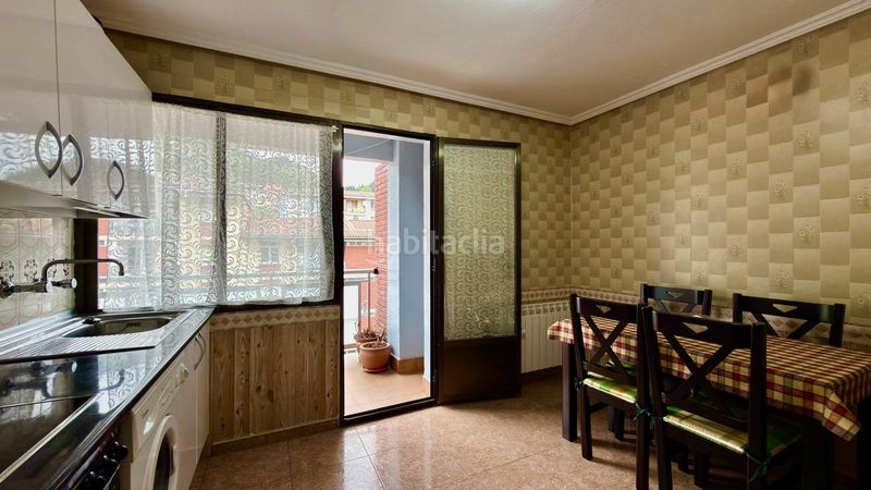 Foto df1bf56d-7978-4647-aa58-3fa2c5c80973. Pis a Ermua