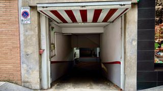 Car parking  De la villa sexto centenario kalea. Exclusiva