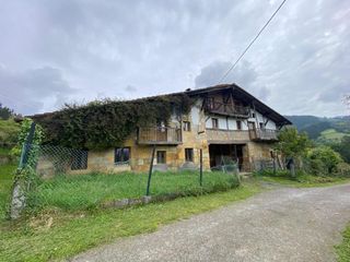 Casa  Barrio sarria. Gran oportunidad en berriz! caserío para reformar con terreno de