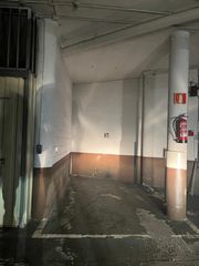 Parking coche en Alluitz Kalea