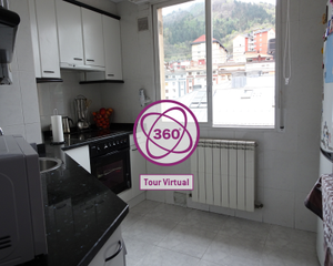 Pis  Legarre kalea. Coqueta vivienda de dos dormitorios con vistas infinitas a la ve