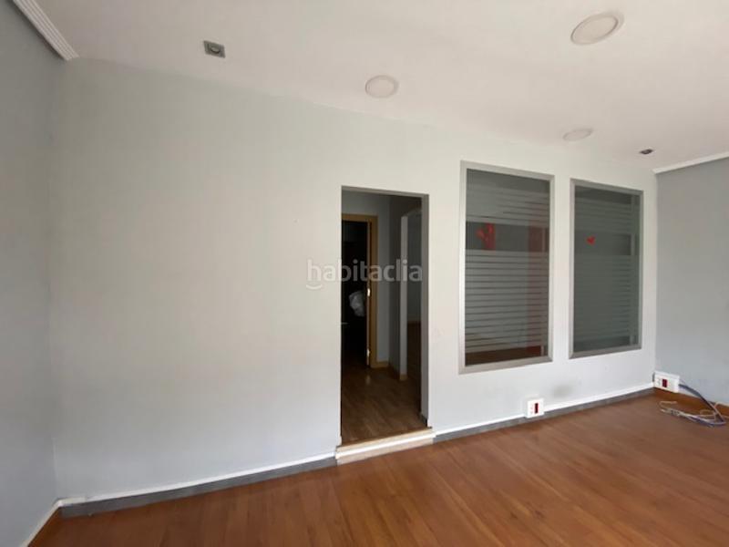 Foto 3a558338-c615-4898-81f3-f6a5a2aca4e2. Location local commercial dans Milán - Pumarín Oviedo