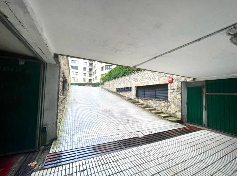 Foto d54056ff-66e3-46a7-b38f-27a0780163a1. Autoparkplatz in Les Mestes Gijón