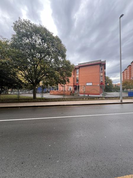 Foto f08a8b75-77c7-4735-aeee-fa08b77c7061. Flat with heating in El Natahoyo Gijón