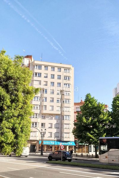 Foto 74f7a68d-baf6-4848-9a60-38a537eaac9c. Rent flat with heating in Centro Gijón