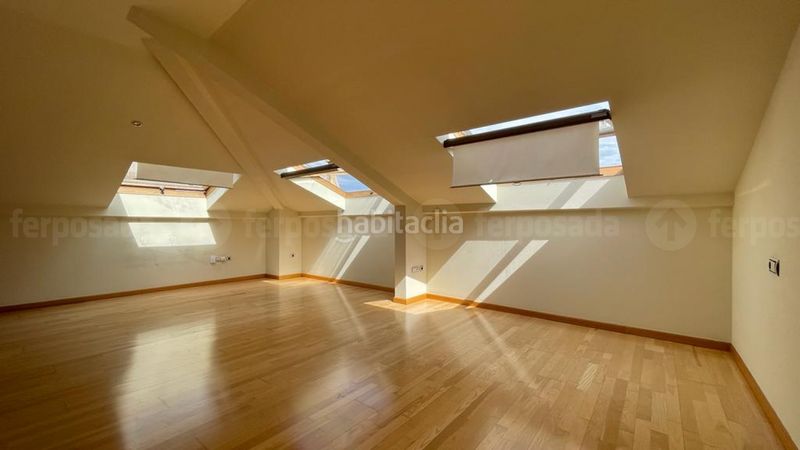 Foto 37a8ead8-ddd5-451d-90e6-fdd9ddcd0099. Miete dachwohnung mit heizung in Centro Gijón