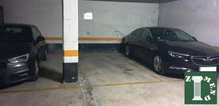 Aparcament cotxe  Durangoko plateruen plaza. En plateruen plaza garaje