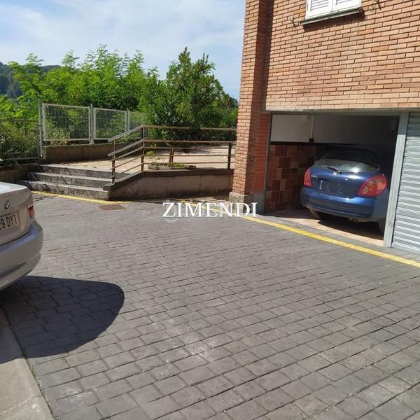 Foto 5a19e4e8-23ad-43d9-9e6b-45937a7c7ac7. Aparcament cotxe a Galdakao