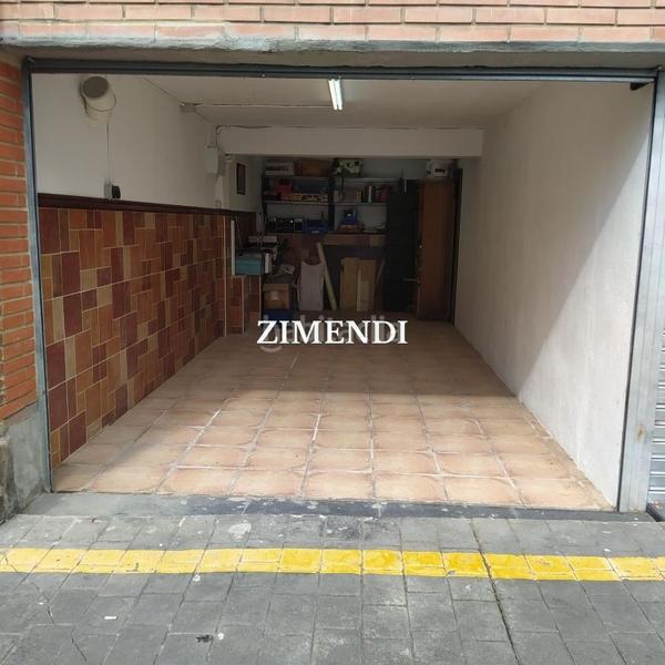 Foto 74a15960-c85e-4acb-91e8-9aeb6587f1c4. Aparcament cotxe a Galdakao