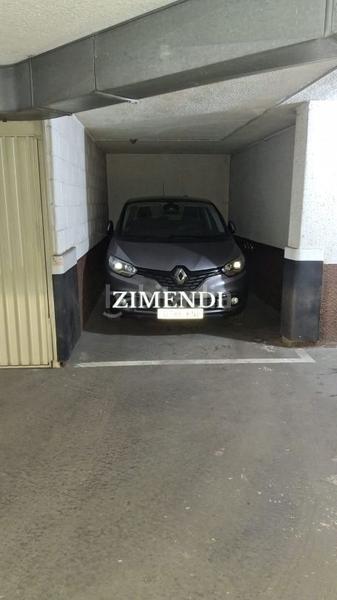 Foto b81cd6b1-32e7-48fd-9537-e3227fa6e1e6. Parking voiture dans Durango