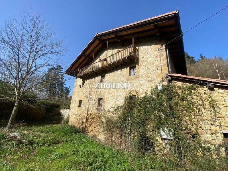 Foto 3e5abd12-da6f-45bd-9c5b-c6f9c6dbe60e. Masia a Mallabia
