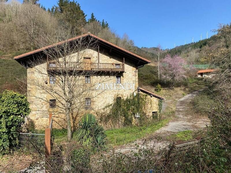 Foto 99d3a71e-8bd9-4337-bddf-517a2769a86e. Masia a Mallabia