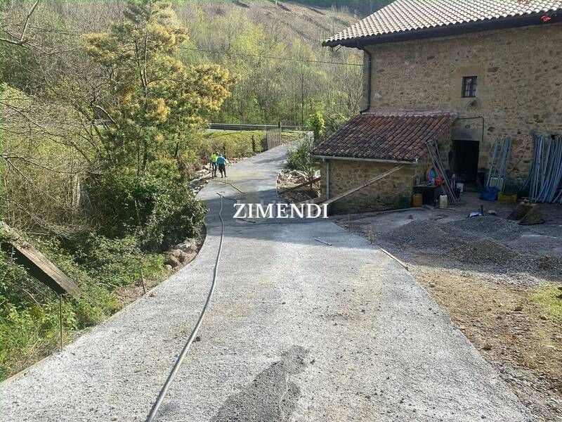 Foto c7943070-4e98-436f-a524-cf265563a96a. Masia a Mallabia