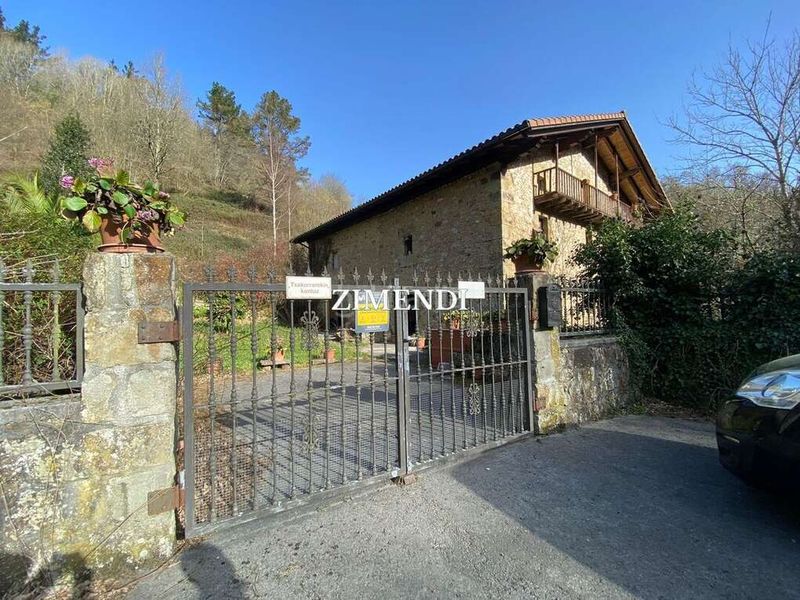 Foto d62c3c05-acde-4d4d-b4d5-e04bd31bf85e. Masia a Mallabia