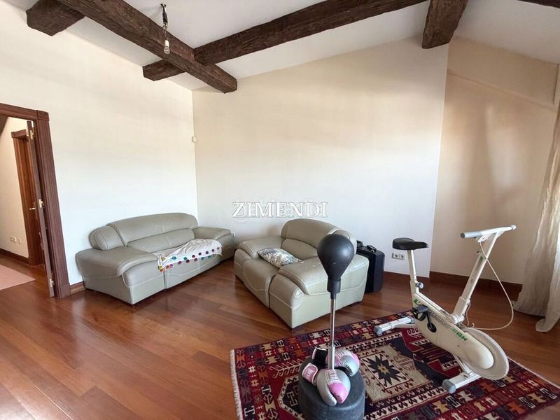 Foto 10264019-0f4f-4e05-837e-76da813504c4. Casa adossada amb calefacció aparcament a Durango