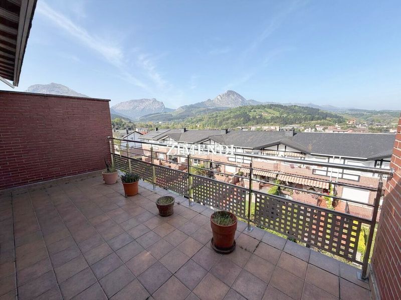 Foto 1aa7827c-126a-4047-9dec-f46a5a6100e2. Casa adossada amb calefacció aparcament a Durango