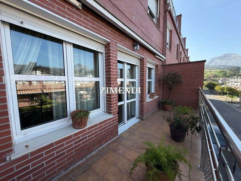 Foto 376557a9-4a24-4806-982c-f45544d77c1f. Casa adossada amb calefacció aparcament a Durango