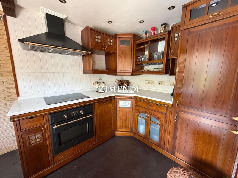 Foto 38cb71f5-2caf-4231-b23c-cdd3c39b9e2b. Casa adossada amb calefacció aparcament a Durango