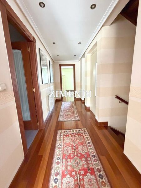 Foto 4cd619c0-2fd0-4c4c-952c-71d432af5c2c. Casa adossada amb calefacció aparcament a Durango