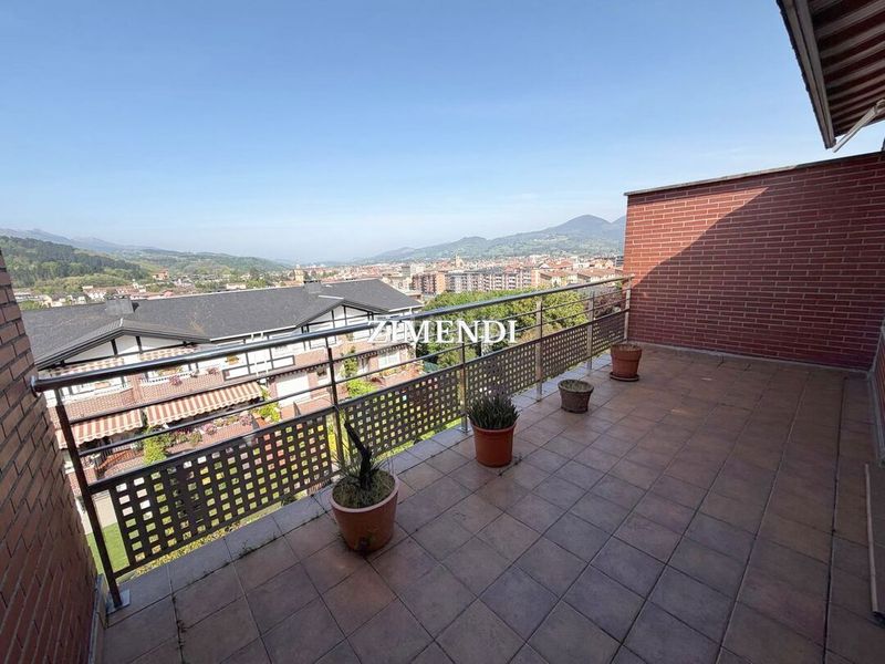 Foto c8f23781-5782-47ad-a3ae-9ed71de0e118. Casa adossada amb calefacció aparcament a Durango