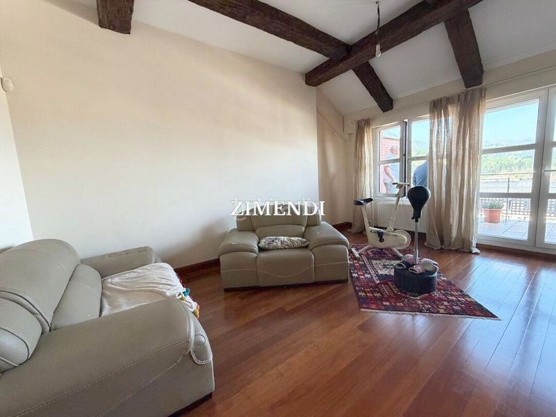 Foto fb677f9d-77a1-4751-b5de-f21e212e0472. Casa adossada amb calefacció aparcament a Durango