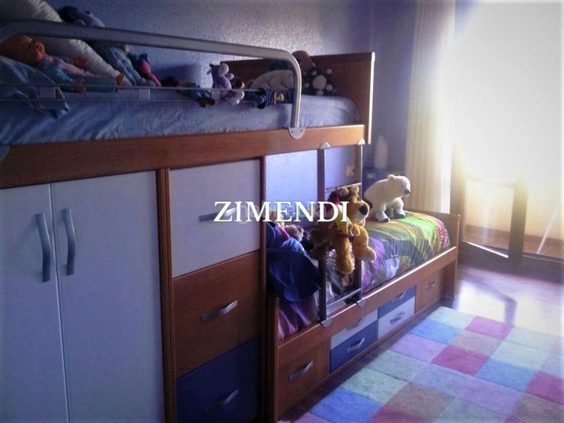 Foto a1b8ed97-9724-4eed-a3a2-c6a9c777b844. Casa adossada amb calefacció a Durango