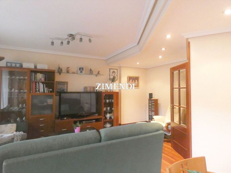 Foto ac817f47-36b5-4bcf-b373-517545495095. Casa adossada amb calefacció a Durango