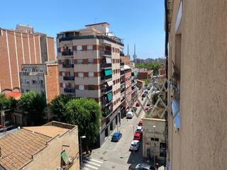 Pis  Carrer sagrada familia. Piso de 70m2 de 3 habitacion y finca con ascensor.