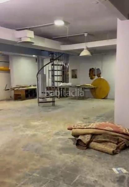 Foto aa3f085f-4a62-4aea-9652-7aa9f8b7703f. Local comercial oportunidad de inversión local comercial y vivienda con rentabilidad inmediata en venta en el codiciado barrio de el en Barcelona