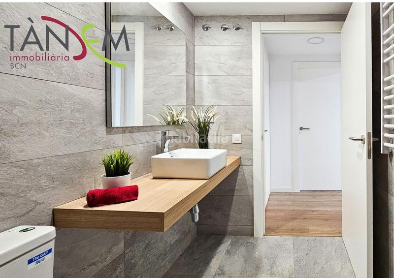 Foto f455db55-a2c4-4a9a-a6cf-036e3b5bcb6a. Dúplex amb calefacció a Prosperitat Barcelona